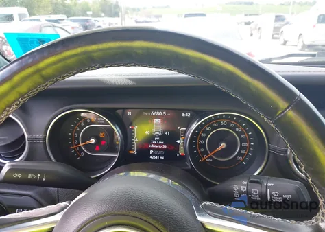 2021 Jeep Wrangler Unlimited Sahara z USA, uszkodzony, nr VIN 1C4HJXEG8MW567364